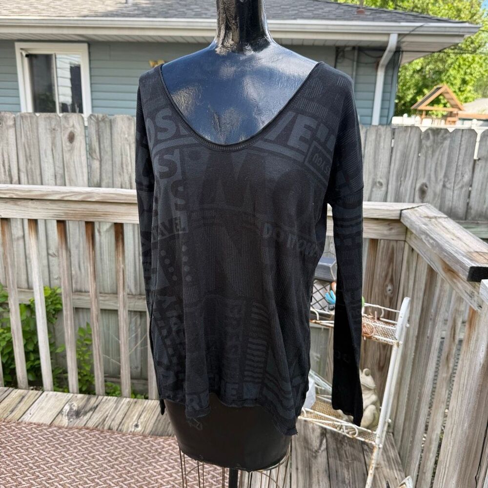Lululemon Flip Your Dog Long Sleeve Women’s Athletic Burnout Shirt